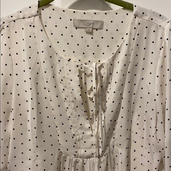 Ann Taylor LOFT Polkadot flowy blouse EUC - Picture 4 of 10